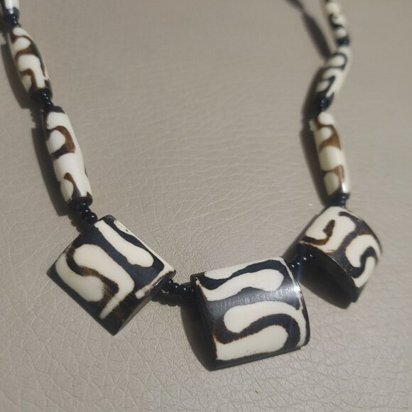 African Batik Necklace Handmade Brown White Cow Bone Beaded Unique Barrel Clasp - Picture 2 of 8